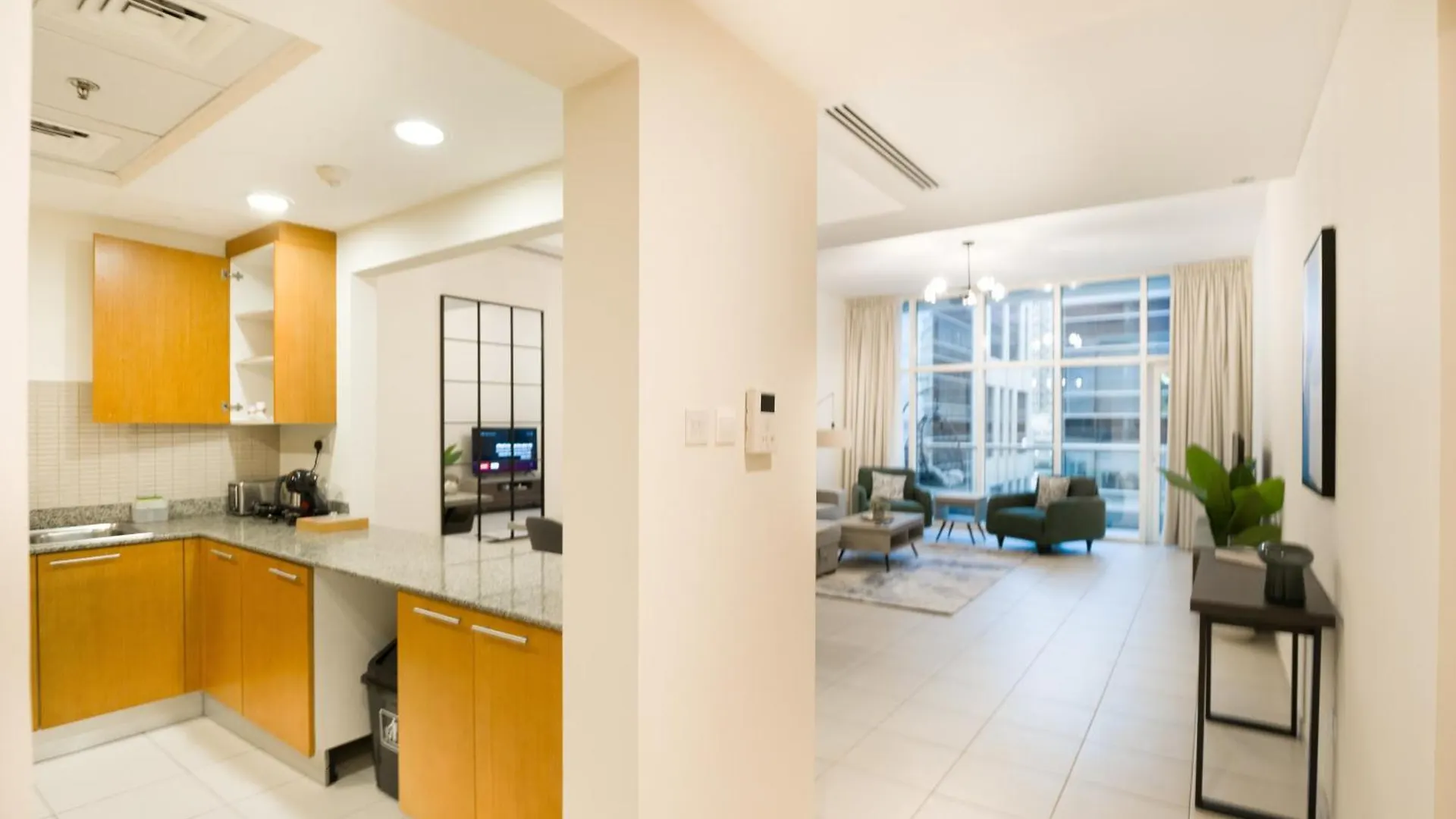 Easygo - Spacious Luxury1Br Apartment In Bay Square 9 Dubai