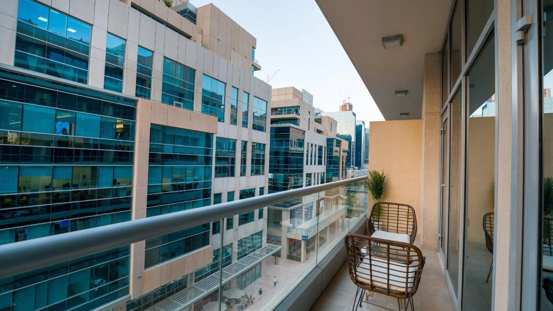 Easygo - Spacious Luxury1Br Apartment In Bay Square 9 Dubai