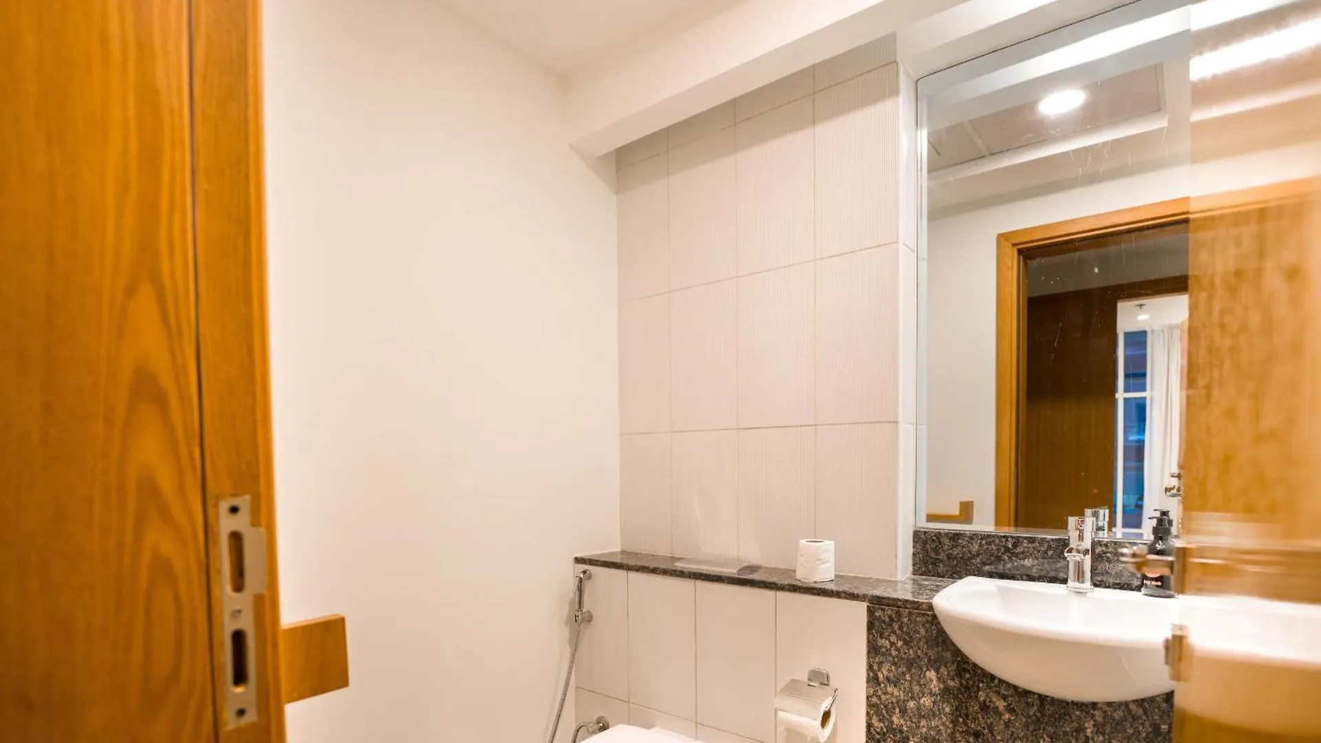 Easygo - Spacious Luxury1Br Apartment In Bay Square 9 Dubai