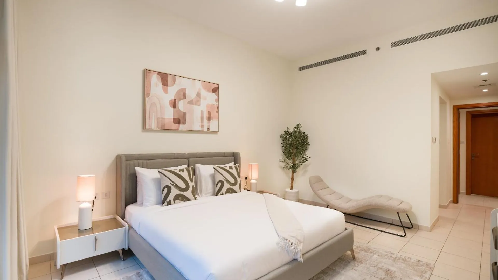 Easygo - Spacious Luxury1Br Apartment In Bay Square 9 Dubai