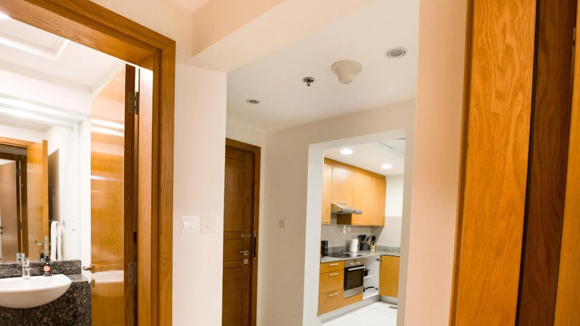 Easygo - Spacious Luxury1Br Apartment In Bay Square 9 Dubai United Arab Emirates